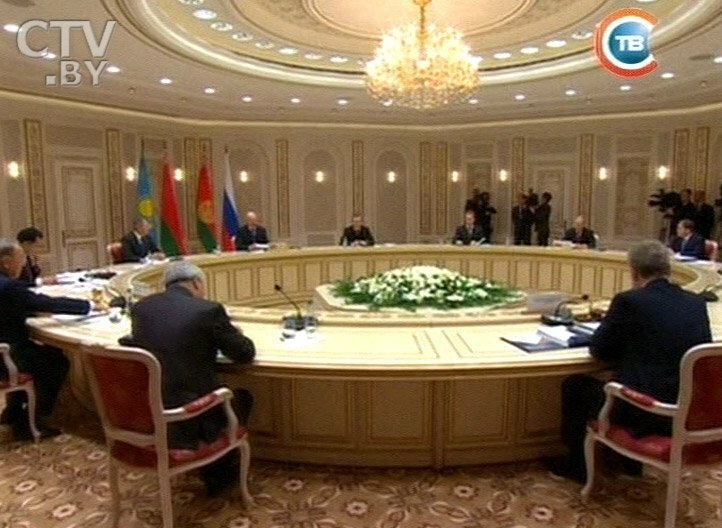 Создание Евразийского союза Лукашенко предложил отложить на 10 лет