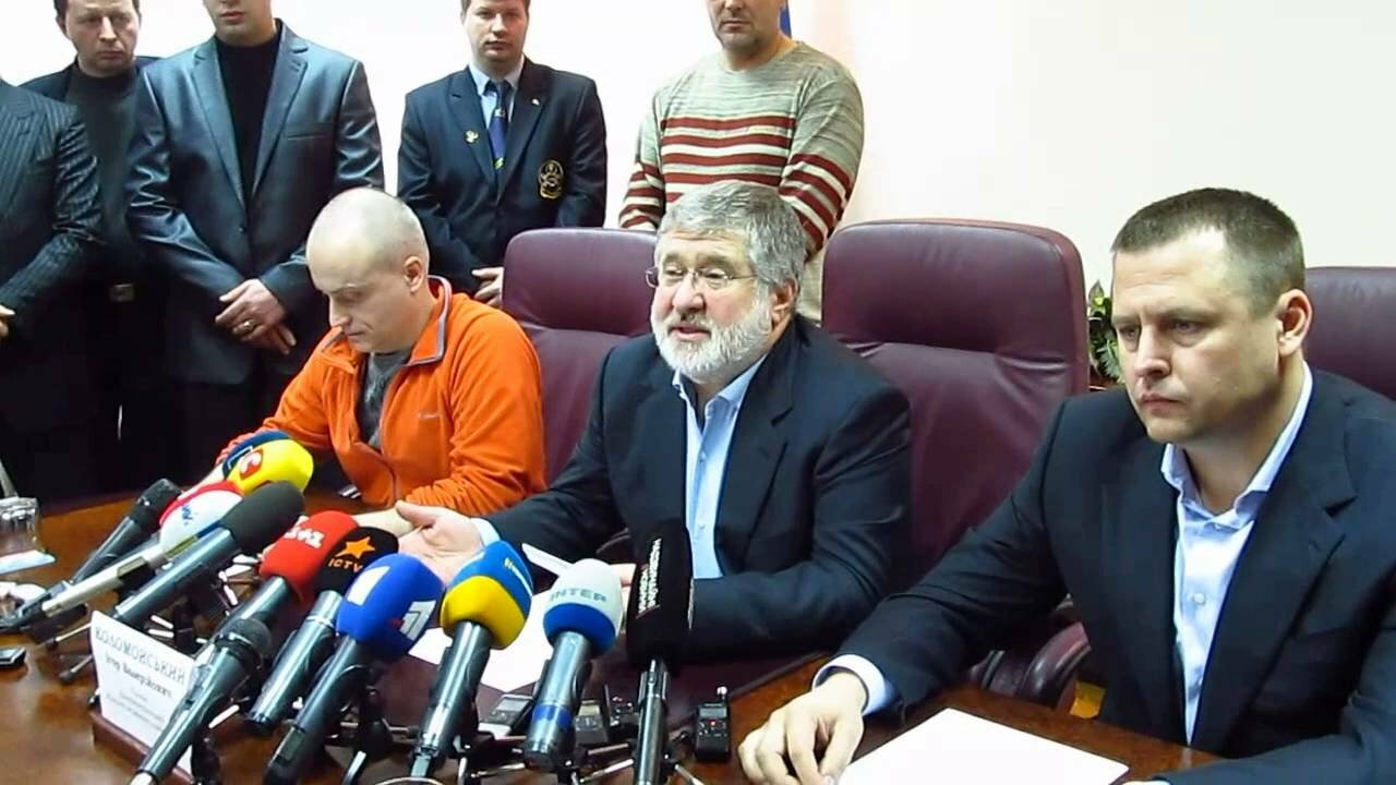 Олегу Цареву и его семье угрожает расправой директор