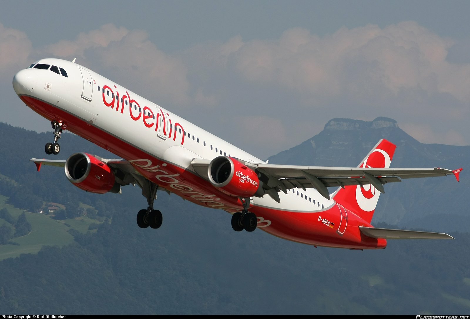 Компания Air Berlin уменьшила сообщение с Россией